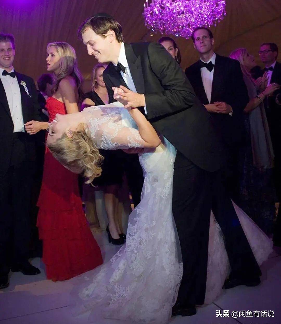 伊万卡参加婚礼穿蓝色裙,伊万卡黑白蕾丝裙