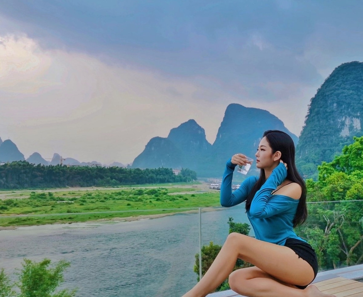 30岁改行做了瑜伽教练,90后美女辞掉教师工作