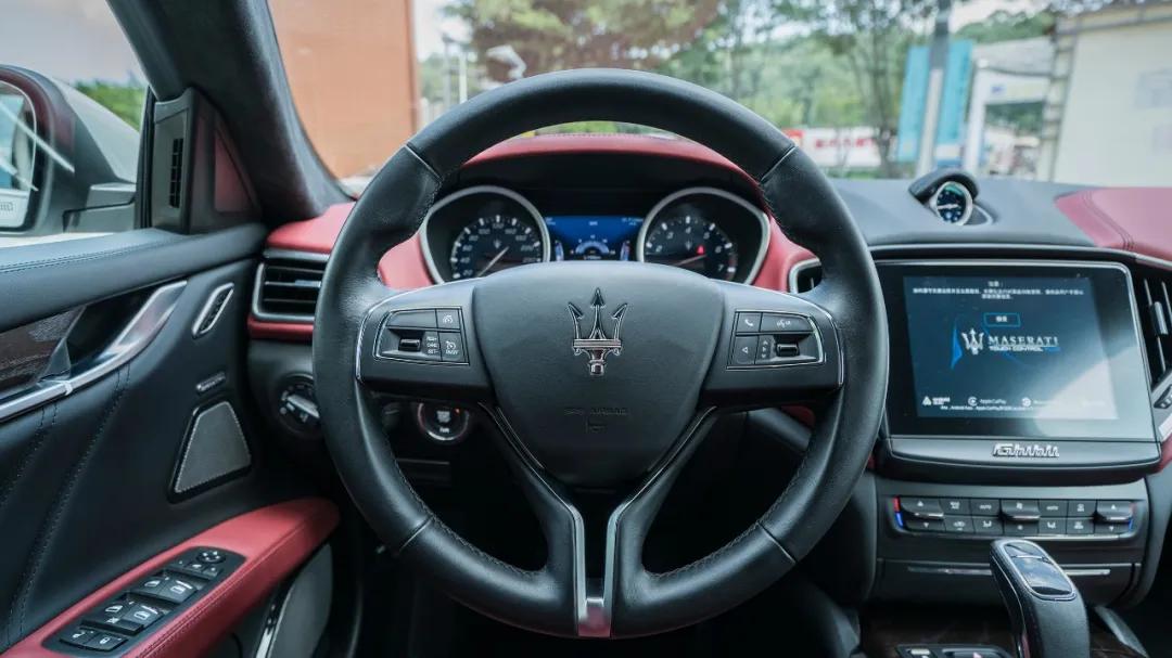 实拍感受真正豪车玛莎拉蒂ghibli,海王座驾玛莎拉蒂ghibli