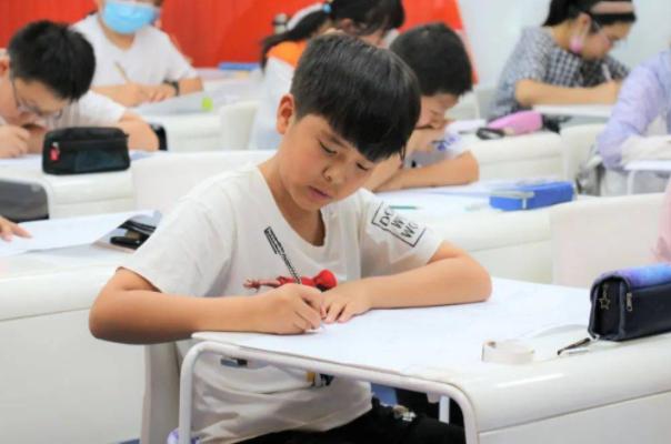 小学生因姓名简单爆红连名带姓,小学生名字因两笔走红