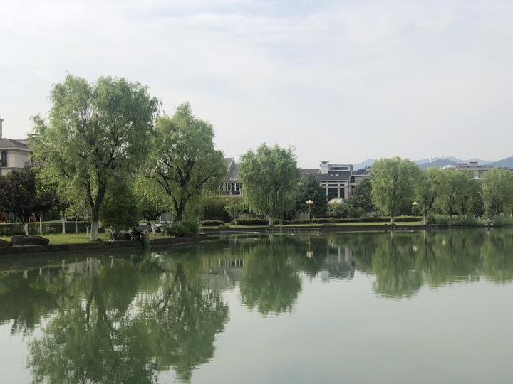 四换物业，月亮湖畔上演小区“变形记”