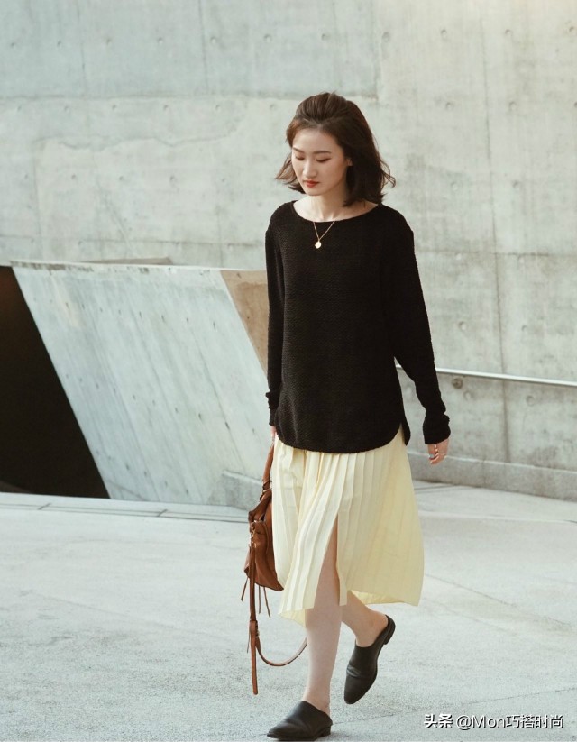 半身裙怎么穿才够好看,夏天黑色a字半身裙搭配什么鞋子