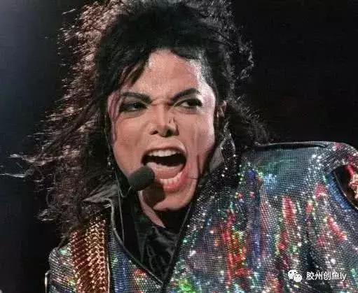 圈中最隆重的葬礼，图2葬礼吓坏警察，而他的葬礼13个粉丝殉葬