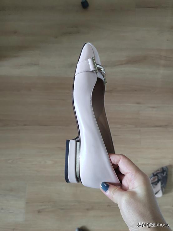 银白色高跟鞋推荐低跟,显白高级的高跟鞋你值得拥有