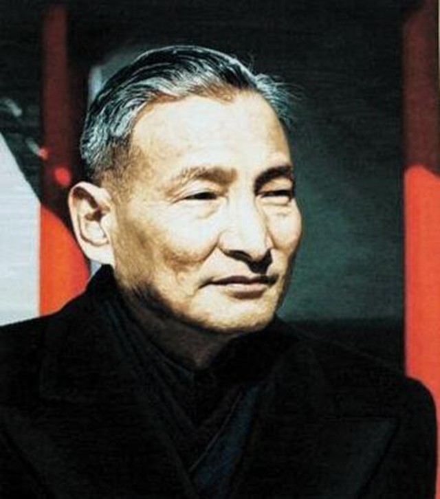 *云陈**作为“*共中**八老”之一，贡献仅次于*小平邓**，为何少有报道？