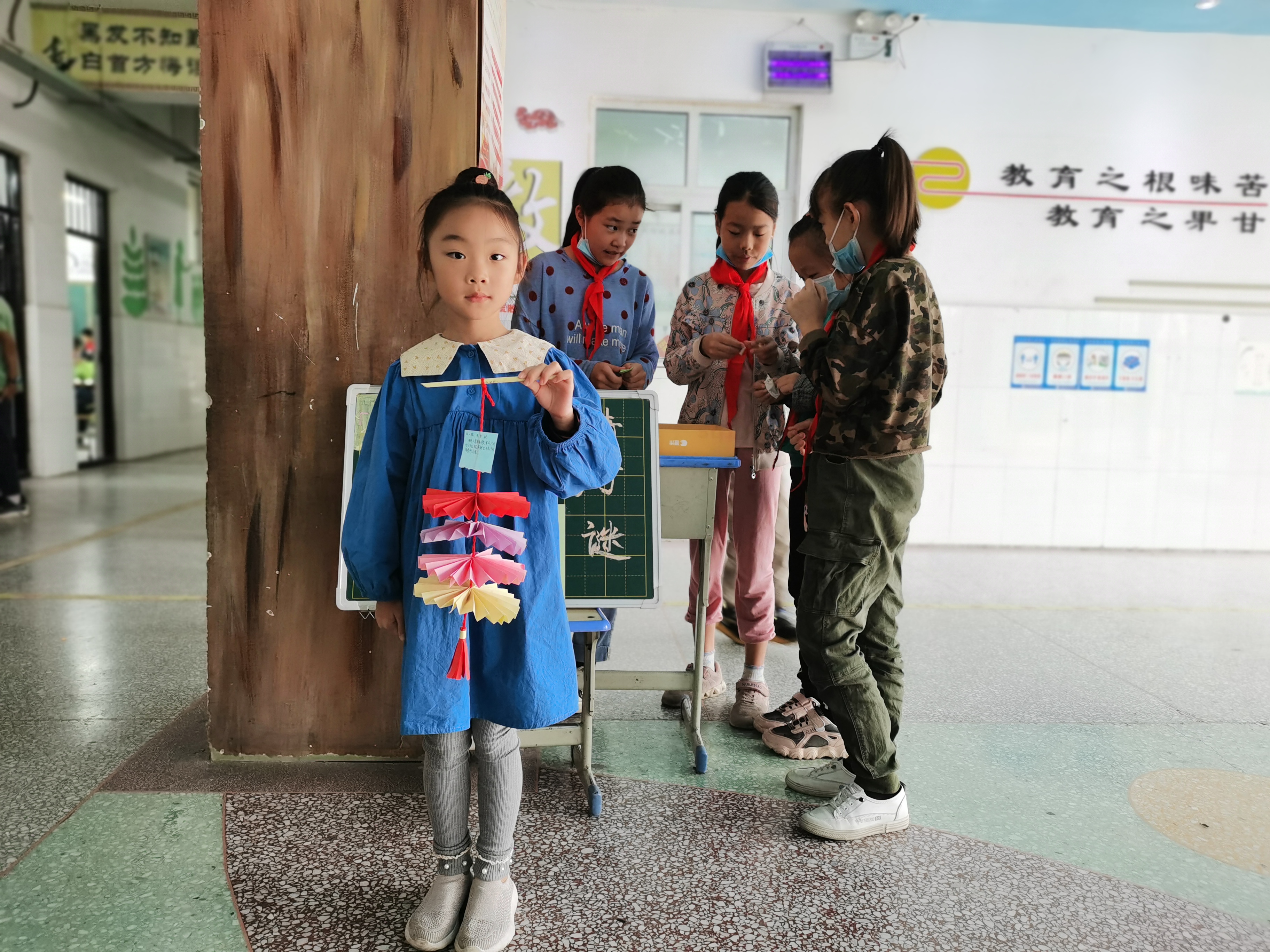 元宵花灯扮靓校园图,学校中秋花灯秀