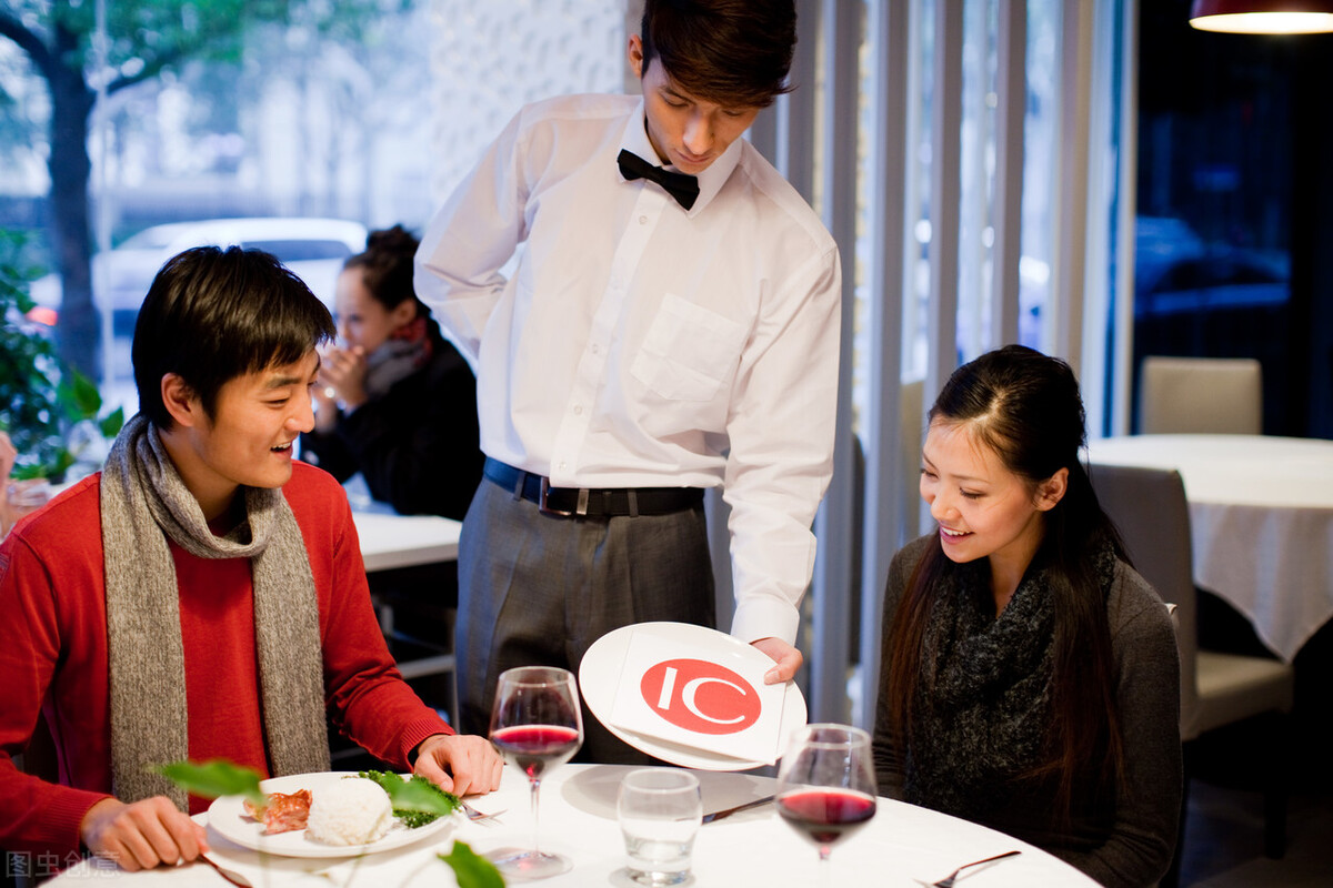 出国打工做服务员经历,去上海当服务员一年可以挣多少