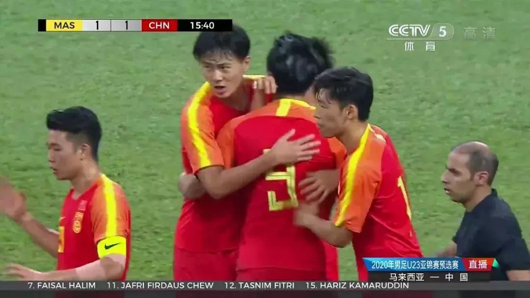 国足主场4-1击败新加坡队,国奥2比0胜国足