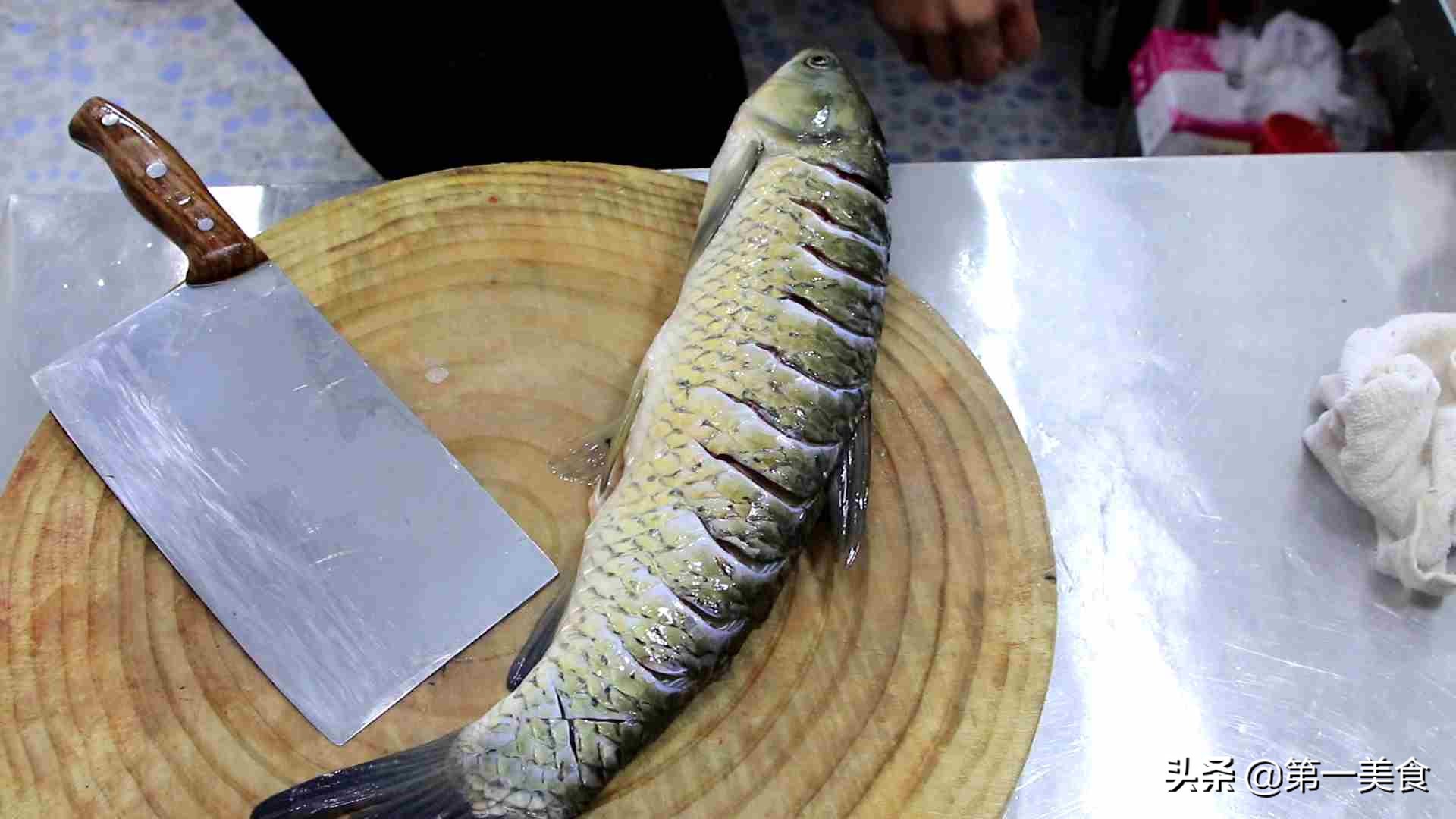 红烧鱼如何不粘鱼皮,红烧鱼怎样不坏