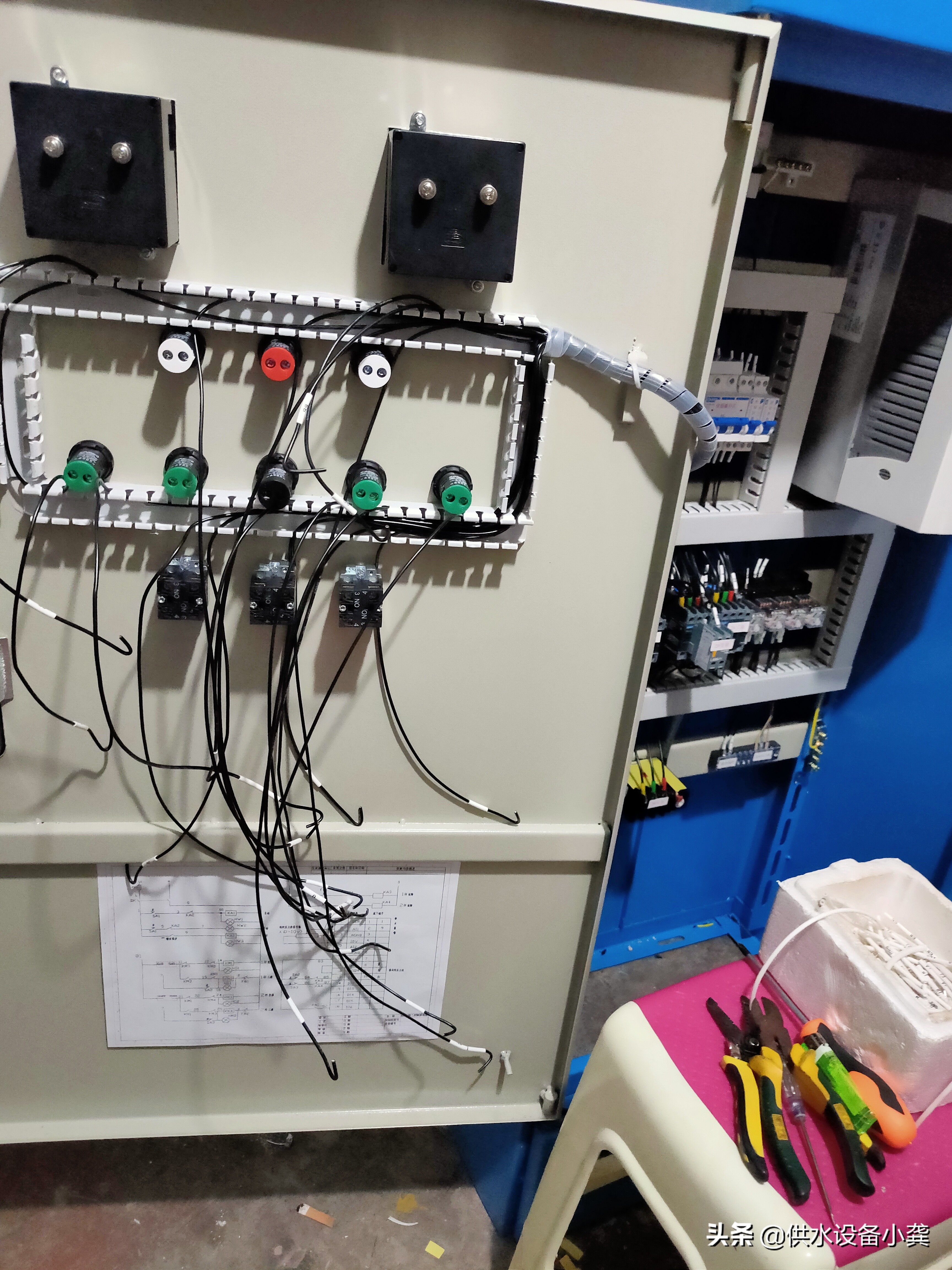 abb恒压供水控制柜组装,abb供水控制柜调试