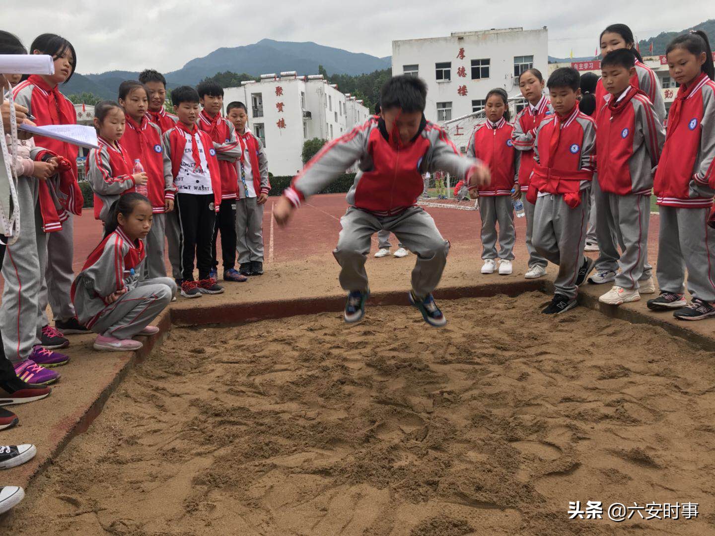 铁冲实验学校第七届运动会,铁小学校运动会开幕