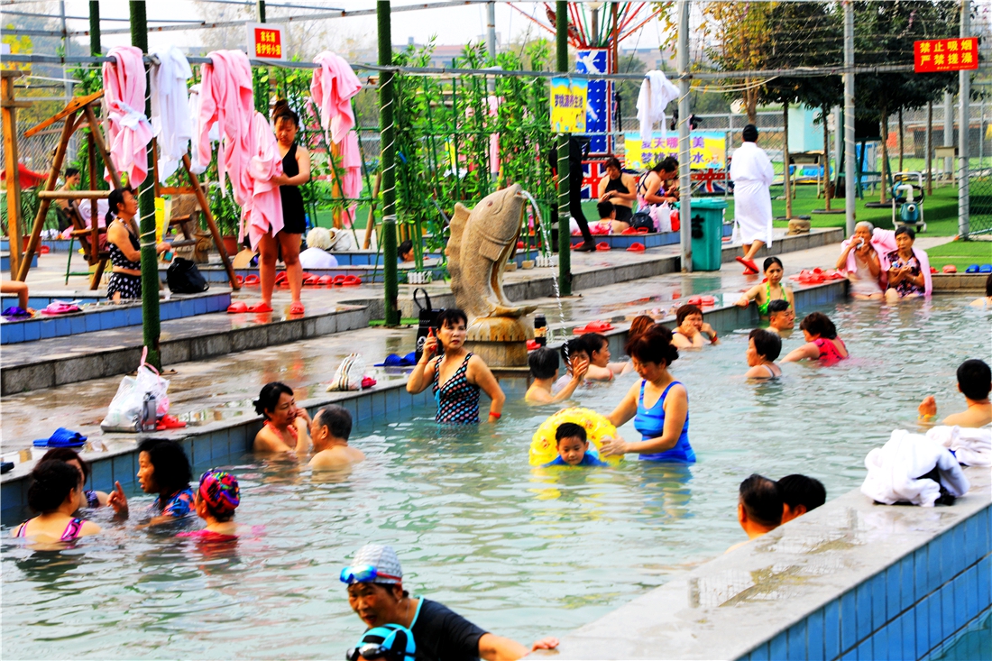 梦桃源温泉度假村积极做好疫情防控确保每位顾客用餐放心洗得放心