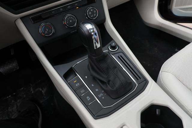 价格十万左右的车大众朗逸,新朗逸两厢版2021款报价及图片