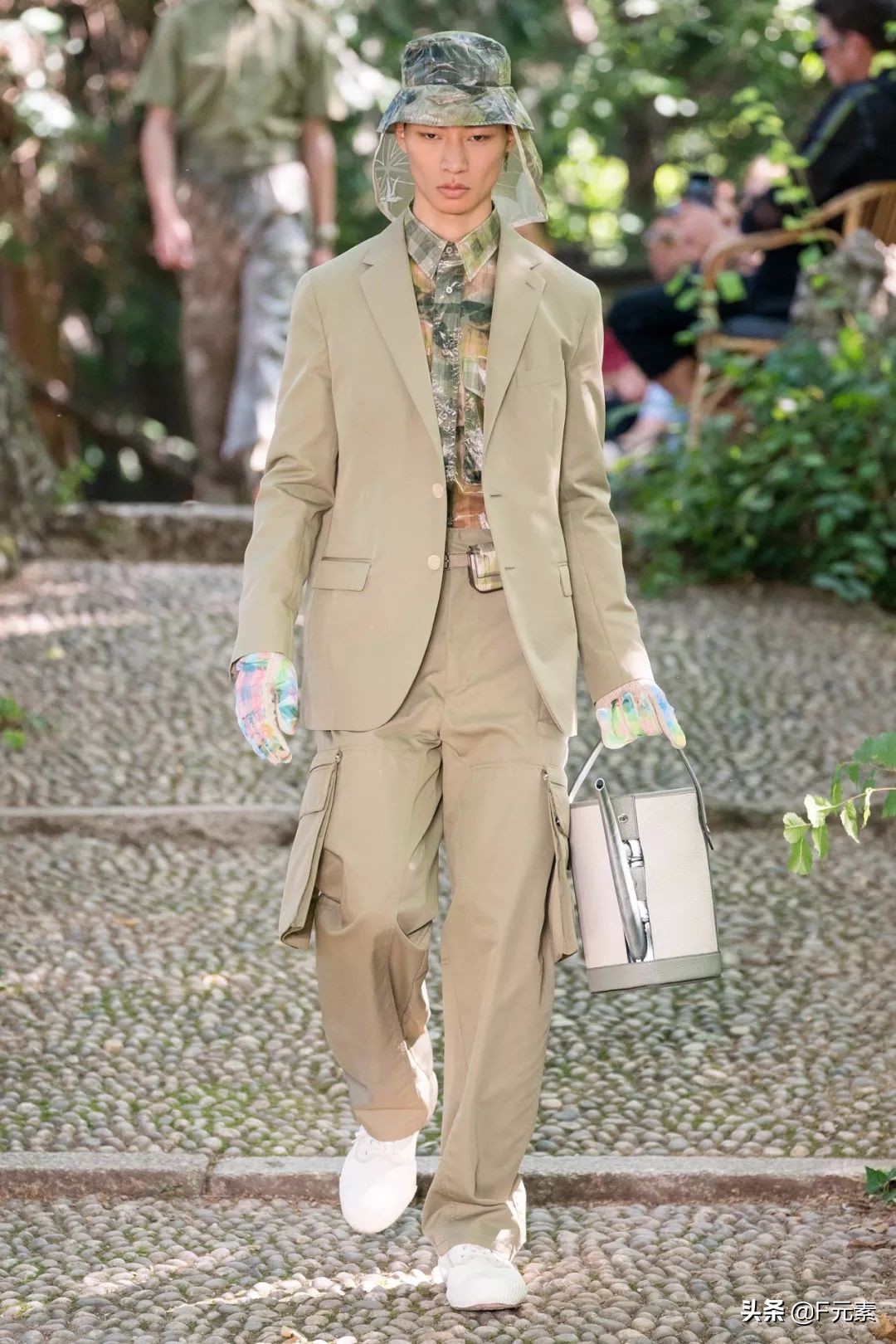 fendi2022春夏男装系列包款,fendi2020秋冬男装秀设计理念