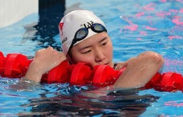 生理期遇上比赛日，23岁的她为国夺冠，赛后疼到虚脱，被抱下场