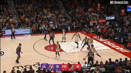 詹姆斯的传球意识到底有多强,35岁詹姆斯抢断湖人