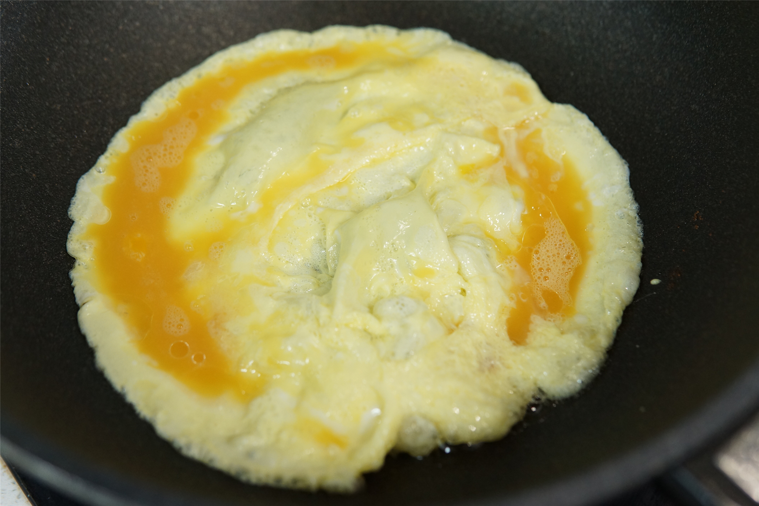 做辣椒炒鸡要不要焯水,做辣椒炒鸡蛋的过程