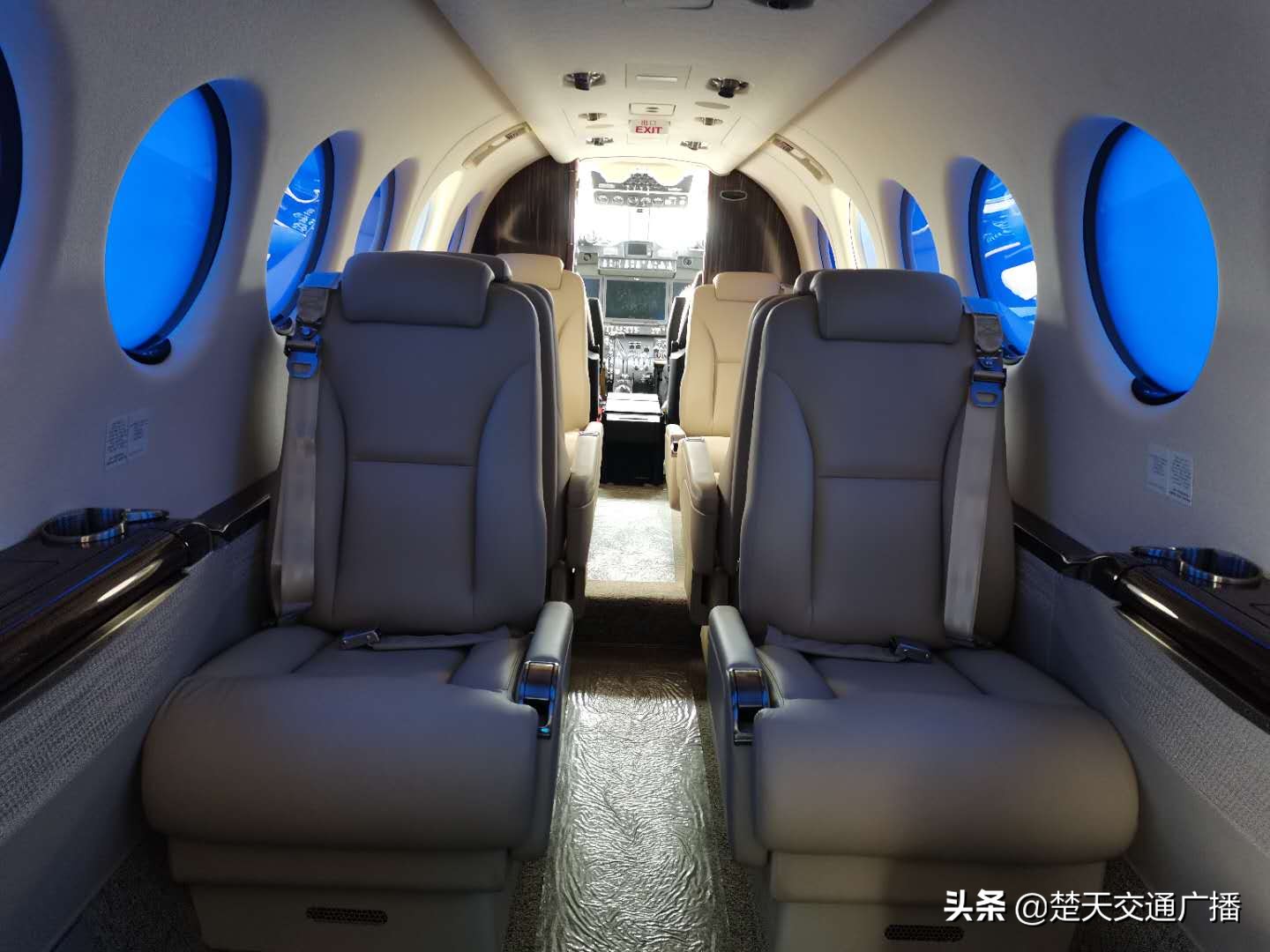 飞机界的“劳斯莱斯”：全省第一架空中国王350i飞机首次亮相荆州机场