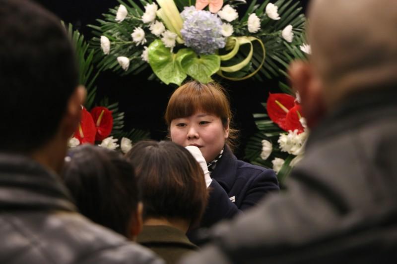 “让生命的告别变得更有尊严”记南京殡仪馆80后殡葬女司仪和轶群