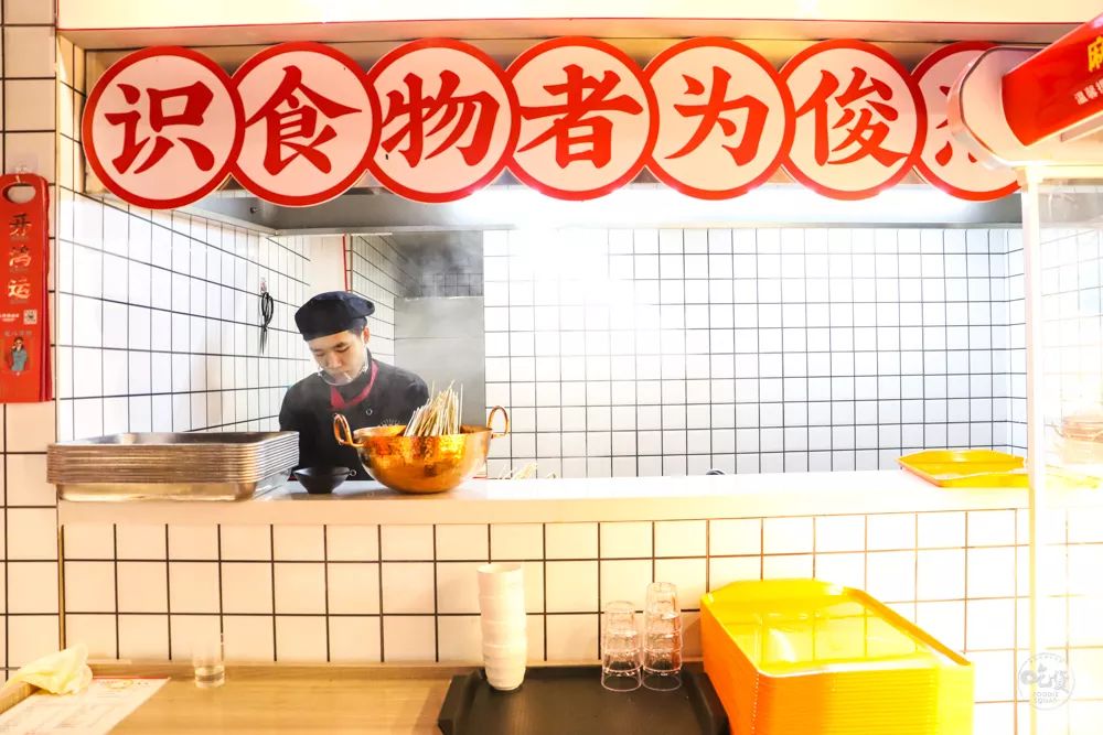 这家国潮网红串串落地襄阳啦,你只管拿串不用涮可以直接开吃