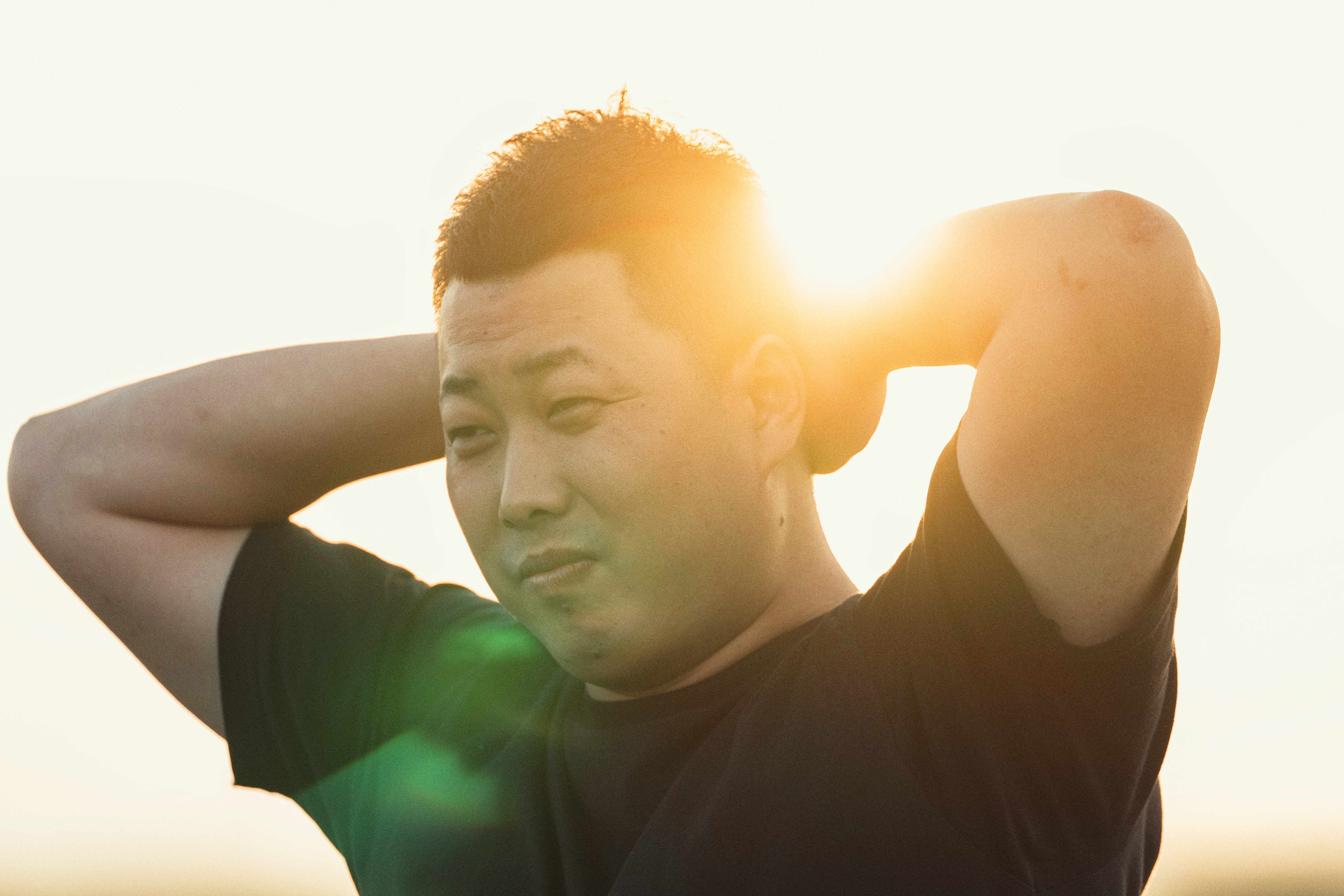 这个农村快递员登上《时尚先生》杂志,被称作“东北观察家”