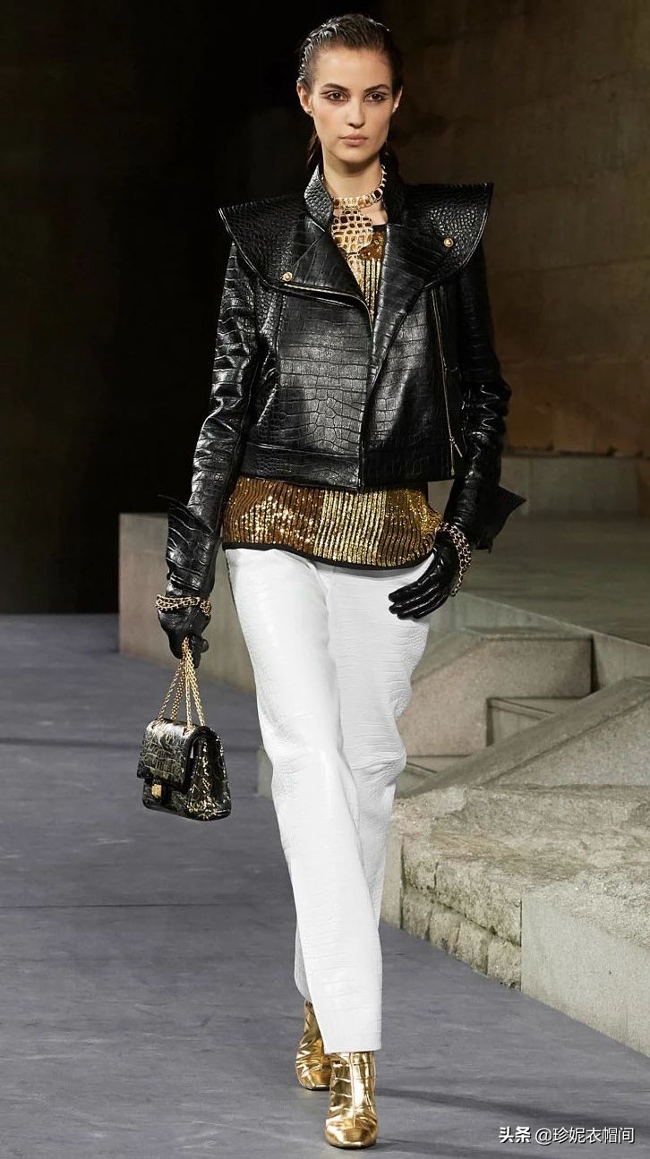 带你走上时尚前沿,鳄鱼皮纹如何穿搭
