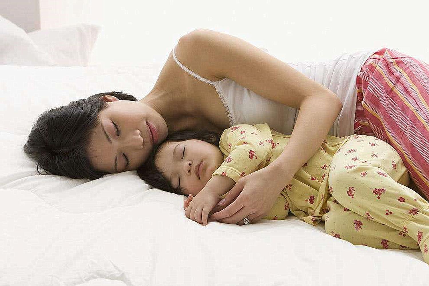 孩子几岁大人就不要在面前换衣服,成年儿子应该在妈妈面前换衣服吗