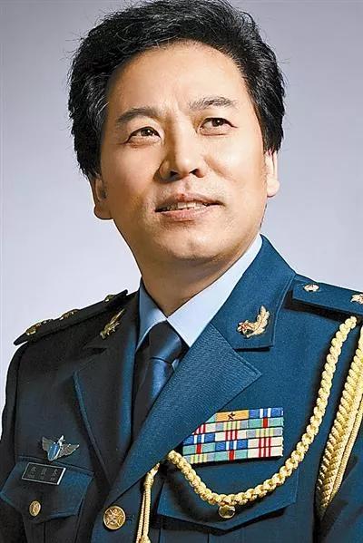 男中音歌唱家佟铁鑫,出生于辽宁锦州的演员