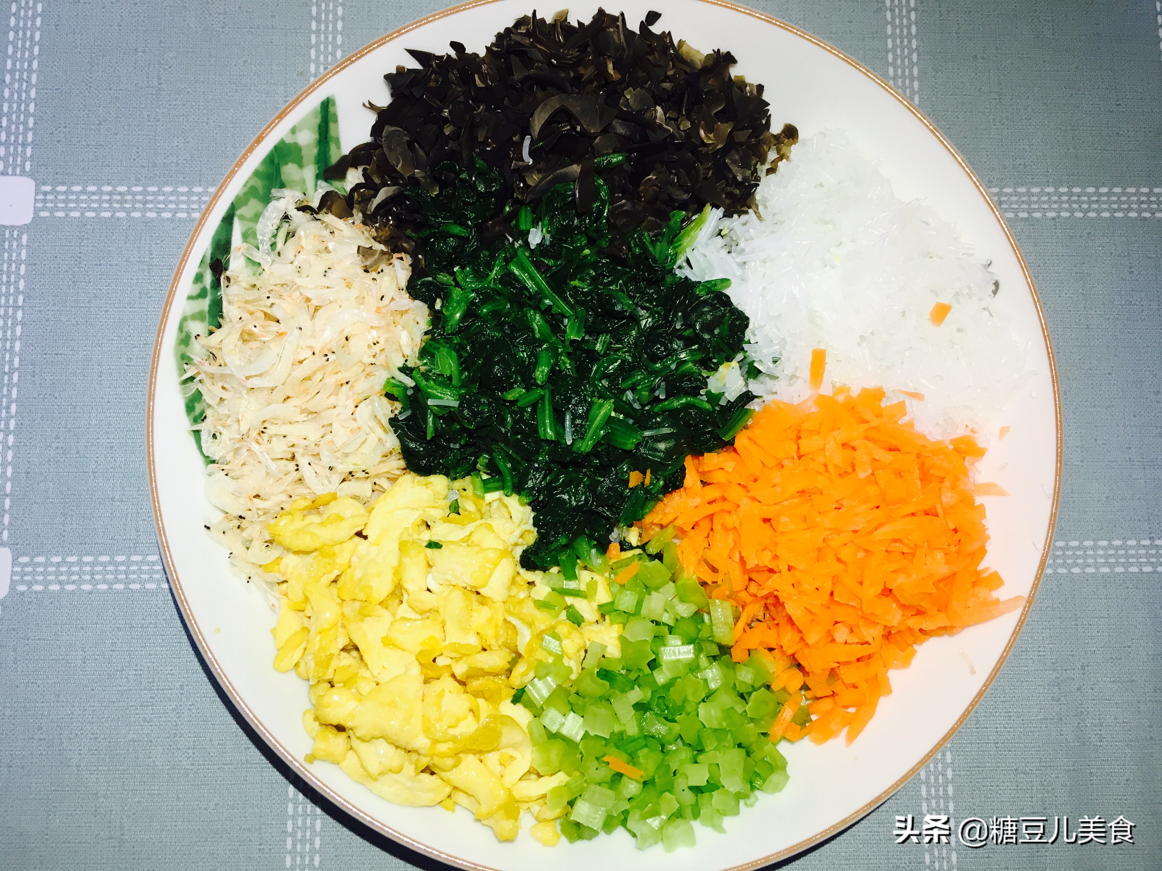 一把菠菜3个鸡蛋,一把菠菜三个鸡蛋馅饼