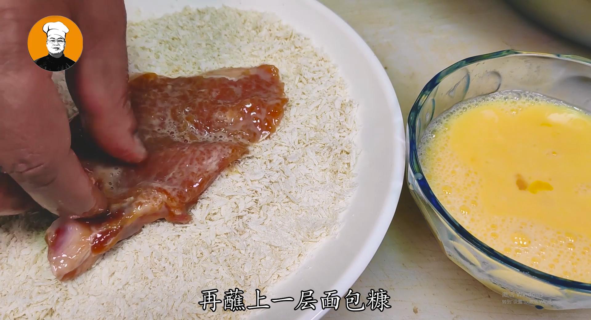 日式炸猪排外脆里嫩还多汁,鲜嫩多汁的炸猪排做法