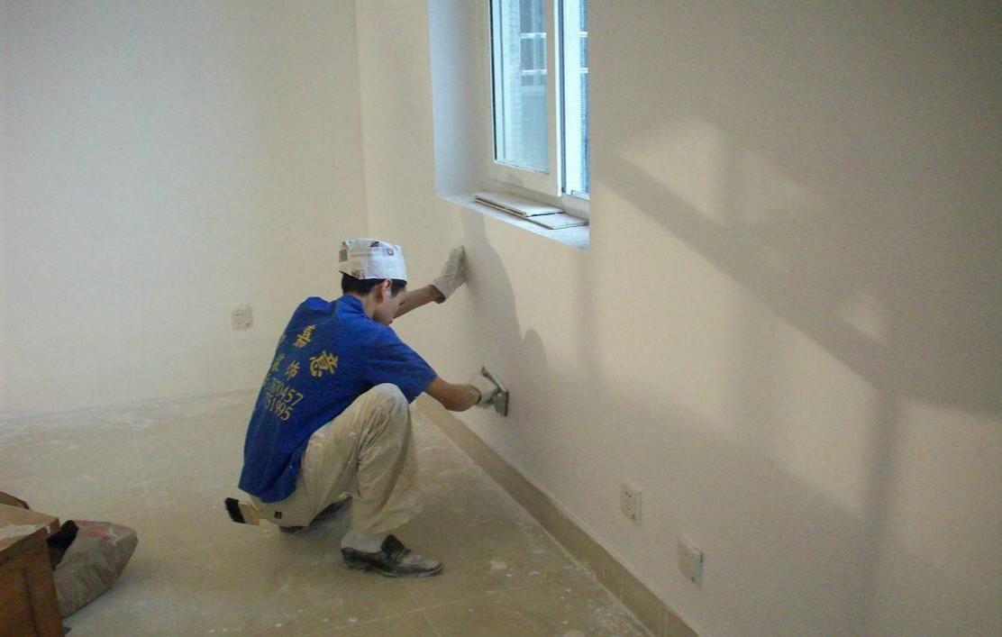 刷乳胶漆开裂找谁,刷乳胶漆开裂的地方怎么修补