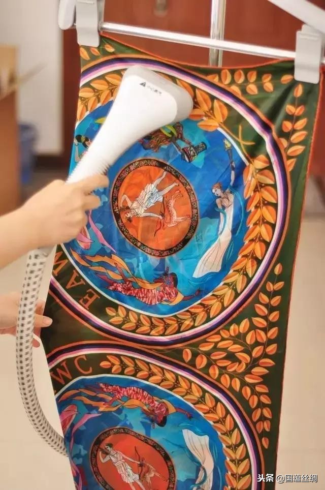 丝巾上的黄渍怎么清洗,丝巾清洗