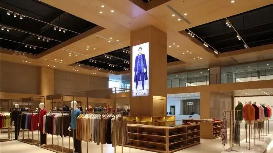 与时代同行，与世界相交，国货之光“鄂尔多斯”的逆风翻盘局