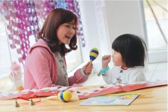 孩子犯错家长对其批评教育,幼儿园孩子被老师批评家长怎样