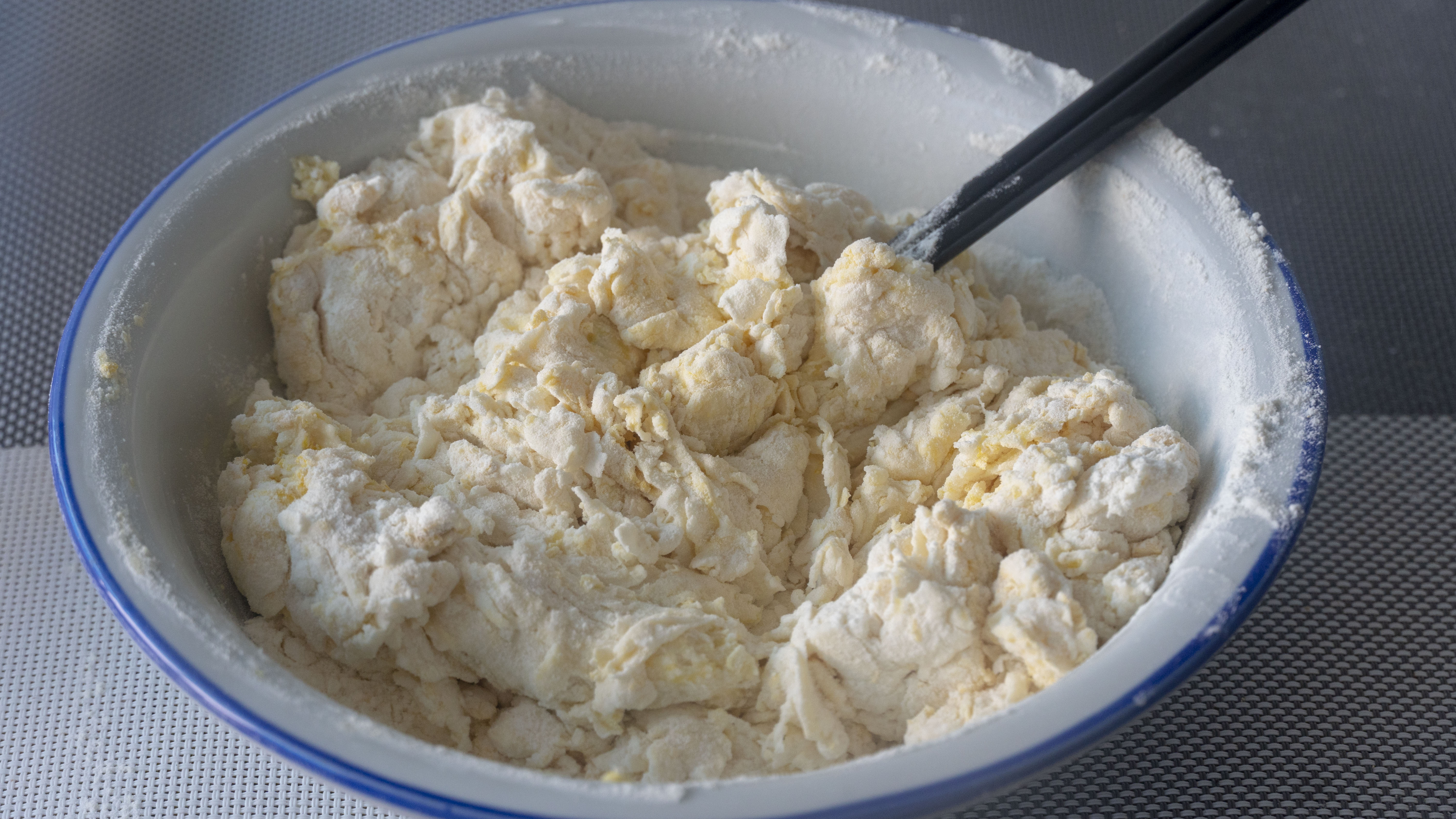 蓬松酥脆空心大油条,油条怎么做酥脆松软空心无泡打粉