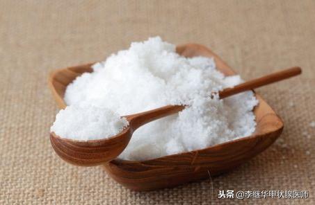 甲状腺疾病到底是该不该补碘,患上甲状腺吃什么食物能缓解