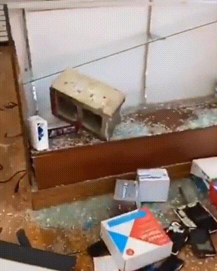 美国为什么喜欢抢潮牌,美国暴徒抢劫