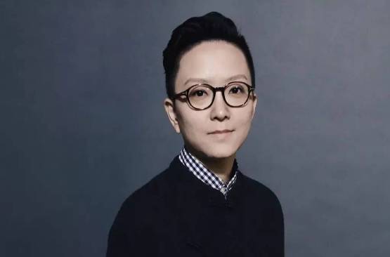 一个只争第一的姑娘,在台上扮男人却成了“头牌”