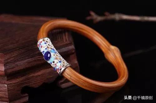 女人佩戴什么样的手镯最养人,女人一生最幸福的玉镯