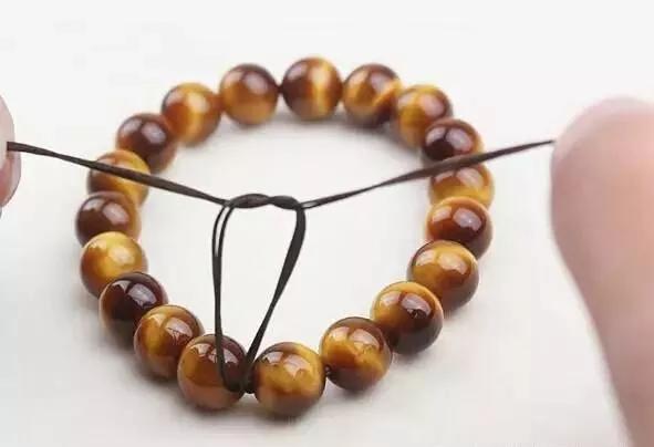 文玩手串怎么打结才好看,文玩手串金刚结打结的方法