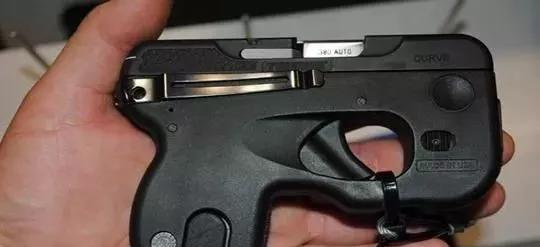 车上带刀违法吗,汽车上带什么防身不违法