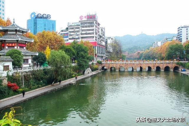在冬天里看遵义湘江河上的秋色