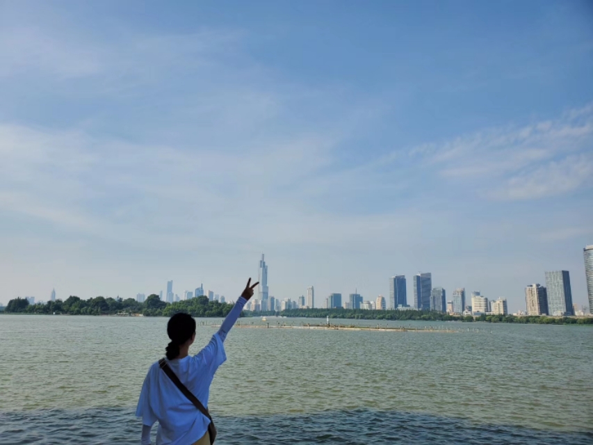 家里有个蛐蛐儿在叫好吗,家里有蛐蛐是有窝吗