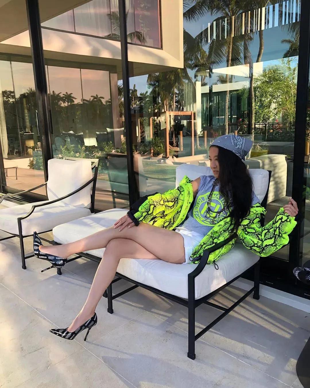 “不老女神”VeraWang，71岁的漫画腿，实在太slay了