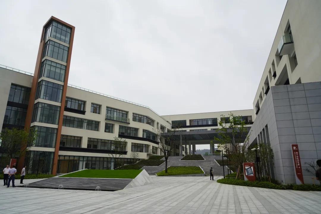 新区一中预计初一28个班就读于滨河路校区!师资是这样的