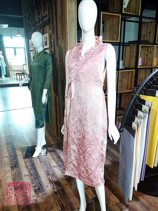 植物染桑蚕丝希赛尔交织缎时装欣赏