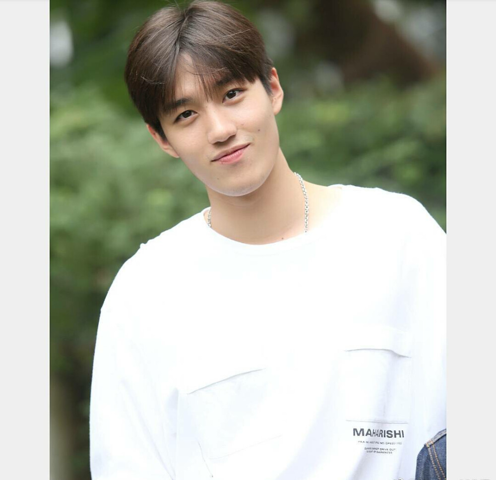 他泰韩系少年:关大爷洪34典型代表包包酷爱韩风穿搭