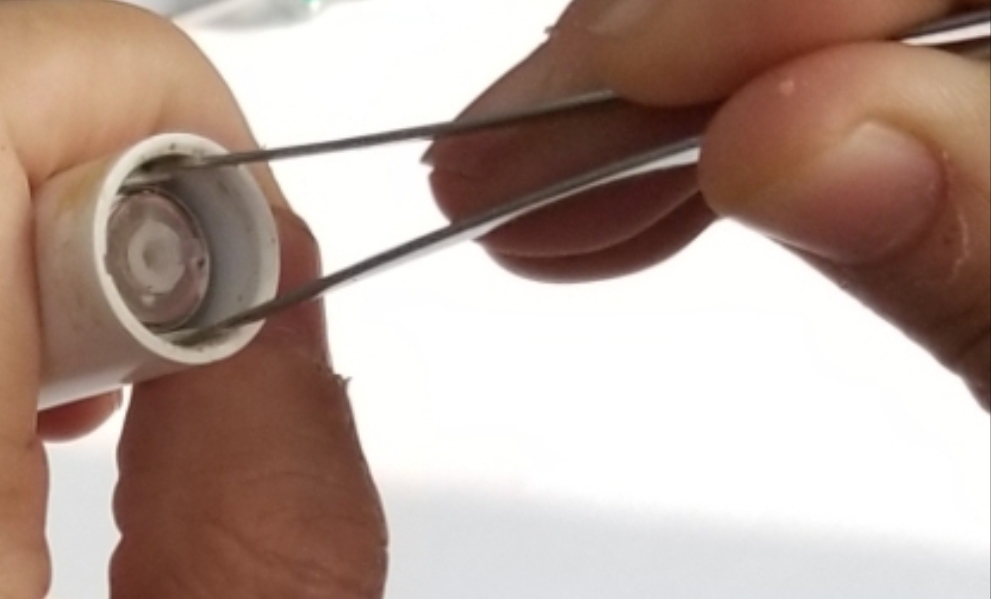 usmile电动牙刷拆解换电池,电动牙刷怎么拆开装电池