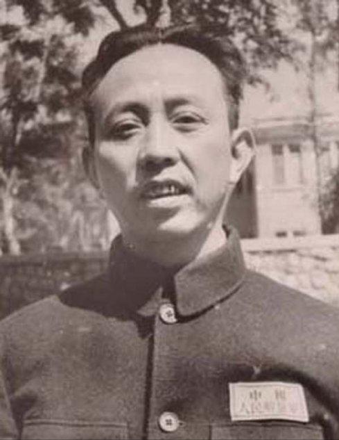 军区政治部主任讲话,副科长将座位调前开枪刺杀,令毛主席震惊