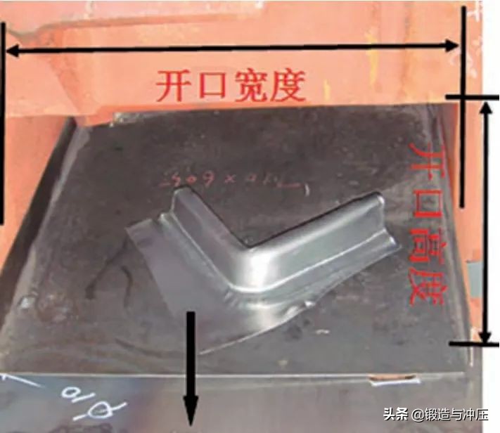 基于Dynaform的汽车翼子板修边废料下滑模拟研​究